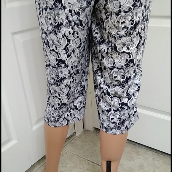 Floral Capri Pants with Pockets by Alia Petite - Picture 10 of 14